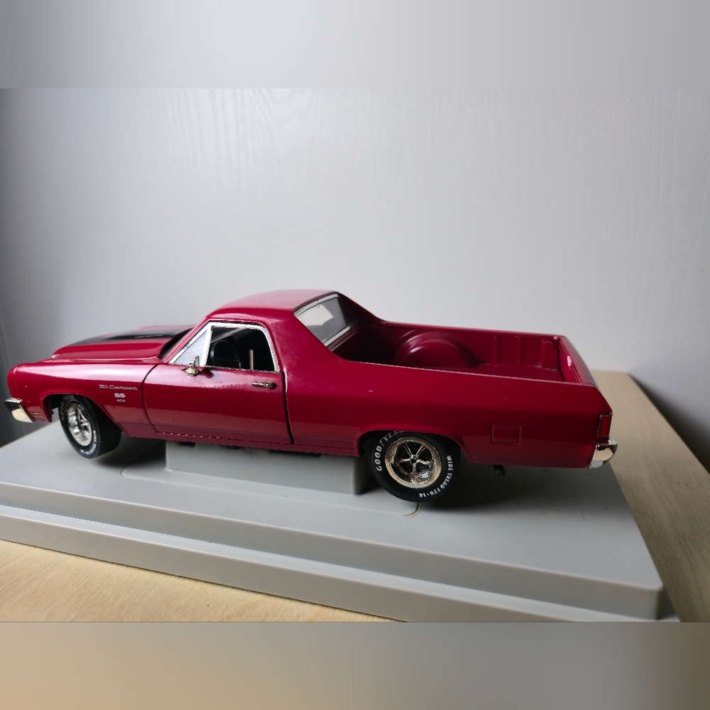 American Muscle '70 El Camino SS454 Model Car - Picture 4 of 16
